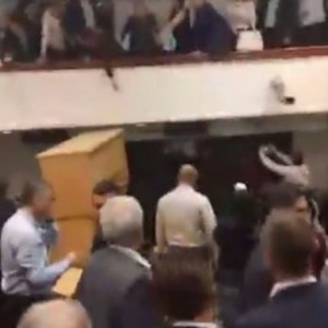 Ziadi Sela për Strugalajm:U sulmuva nga dhunuesit e parlamentit!