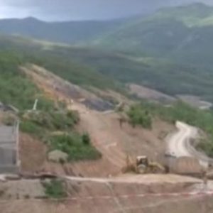 Ka ndaluar puna në autostradën Ohër-Strugë-Kërçovë (VIDEO)
