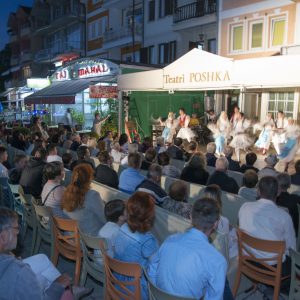 Foto Galeri: “Teatri Poshka”hapi sezonin me muzikë me motive shqiptare!