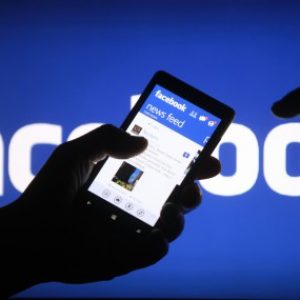 Facebook “defekt” në Europë, çfarë ndodhi?