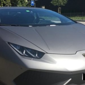 Policia e zvicerane i arreston shqiptarët që i japin makinës si  ‘Shumaheri’