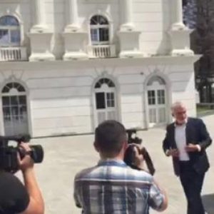 Thaçi shkon në Qeveri, takim  me Zaevin (VIDEO)
