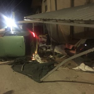 Foto Lajm: Aksident në Ohër, makina prish garazhin e shtëpis