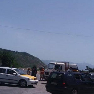 Aksident në rrugën nga Ohri drejt Strugës,rrezikon jetën motorristi