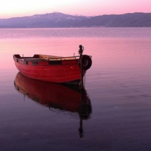 Bie nga varka në liqen përfundon në Spitalin e Traumës