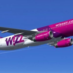 WizzAir refuzon udhëtarët shqiptar me biletë të blerë (Video)