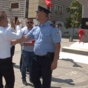 Rregullojnë monumentin e Skënderbeut, shoqërohen në Polici për veprime të jashtëligjshme