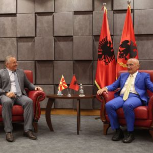 Top Channel e prezanton Ramiz Merkon si ministër maqedonas! (FOTO)