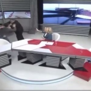 Boksi Krasniqi-Zeka? Rrahjet më të “famshme” live të politikanëve (VIDEO)