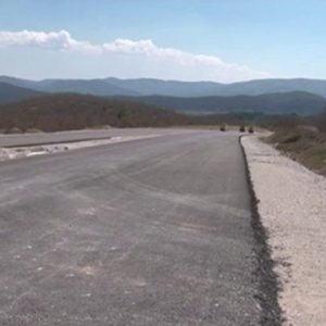 Autostrada që lidh Strugën dhe Ohrin me Shkupin nuk bëhet gati as më 2018!