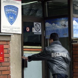 Policia konfiskon 3 armë pa leje te një qytetarë i Gorencës!