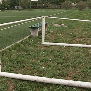 Humbi jetën në Saraj pasi një shtyllë e thyer e golit ra mbi kokën e tij