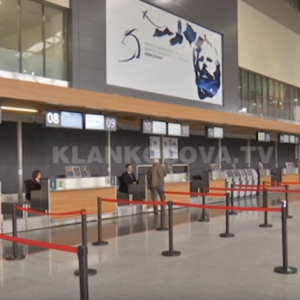 Mërgimtarit i zhduken 10.000 euro, akuzon aeroportin se ia vodhën (VIDEO)