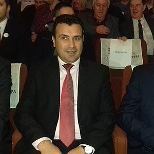 Zoran Zaev me Ali Ahmetin në manifestimin e Ditës së Alfabetit: