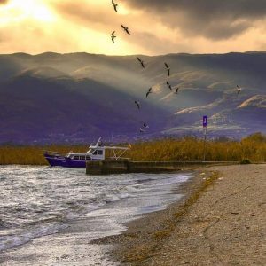 Foto Galeri:Struga në vjeshtë dhe liqeni…