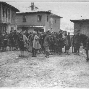 Foto Lajm:Luftëtarët e Strugës (Ladorishtit) dhe Korçës në vitin 1914 në qendër të Korçës!