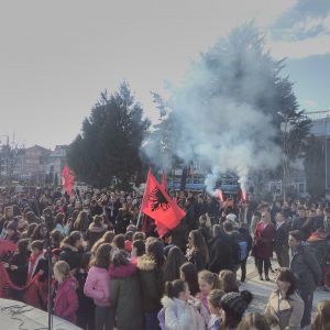 Foto Lajm:Struga  e gjitha në shesh për ditën e flamurit!