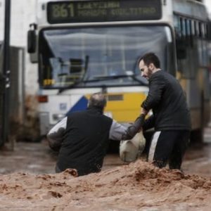 Katastrofë në Greqi: Përmbytje të mëdha 16 viktima