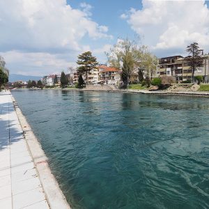 Çifti nga Shqipëria falenderon familjen nga Struga: Na kthyen portofolin me 700 €!