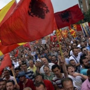 Si të tejkalohen inatet, përçarjet dhe ndasitë, që të fitojnë shqiptarët në Maqedoni?