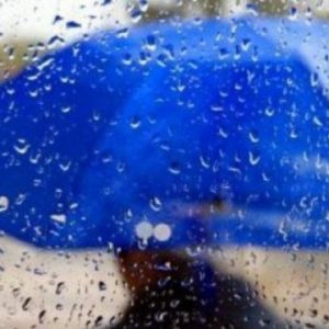Meteorologët paralajmërojnë breshër dhe shi edhe për të premten