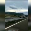 Vetura qarkullon në kahun e kundër të autostradës (Video)