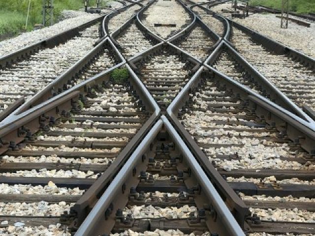 17 – vjeçari shqiptar u godit për vdekje nga treni në Zvicër (FOTO)