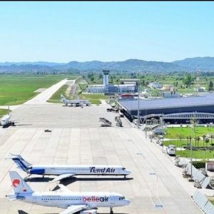 Aeroporti i Rinasit nis udhëtimet e para drejt Amerikës në vitin…