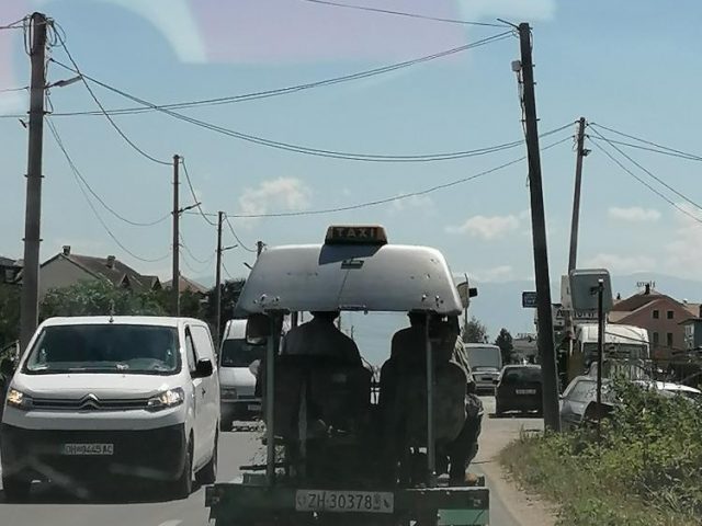 Foto Lajm:Një makinë “prototip” në rrugët e Strugës