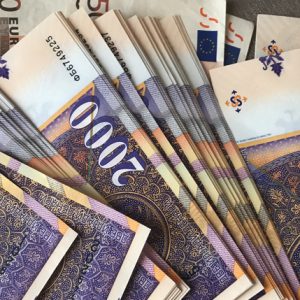 Maqedoni/Premtohen paga 1 mijë euro