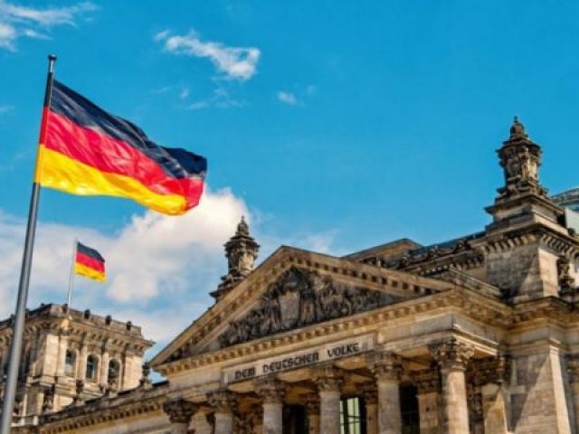 Gjermania miraton ligjin e emigracionit për të tërhequr punëtorë të kualifikuar