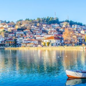 Ohri “mbushet’ me punëtor sezonal turistik nga Nepali, Filipinet dhe Maltë