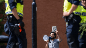 Suedi: Policia arreston dy persona në protestën ku u djeg Kurani