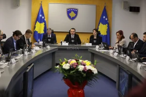 Kosova ndan nga 100 euro për fëmijët dhe pensionistët