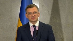 “Rroftë Ukraina”, ministri Kuleba përshëndet në shqip nga Tirana: Mirënjohës për mbështetjen! Rusia të krimet e luftës