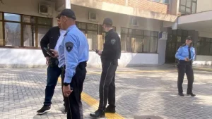 Policia: Në një vendvotim në Shkup është hedhur bombë tymuese