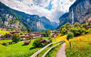 Mbingarkimi me turistë, fshati zviceran do vendosë taksë për vizitorët