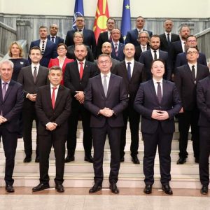 Foto zyrtare:Kjo është qeveria që do drejtojë Maqedoninë për 4 vjet