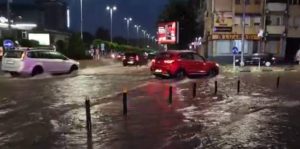 Shtëpi të përmbytura në Tetovë, automjete dhe rrugë të bllokuara nga Sellca në Vejcë