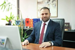 Durmishi i kundërpërgjigjet Ali Ahmetit: BDI oreksin e ka të jetë në pushtet dhe as që i bëhet vonë për legjitimitetin e shqiptarëve