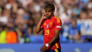 Shqiptarët e provokojnë yllin 16-vjeçar të Spanjës: T’i bëjmë ne detyrat e shkollës, vetëm mos na bëj gol…
