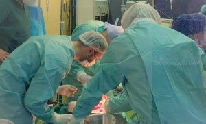 Anulohen rreth 2 mijë ndërhyrje kirurgjike, mjekët akuzojnë autoritetet për neglizhencë