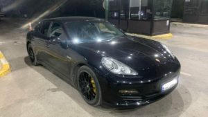 Porsche Panamera e vjedhur kapet në kufi në Maqedoni