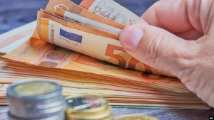 U prezantua si funksionar i lartë, si tentoi 26-vjeçari t’i marrë biznesmenit 20 mijë euro