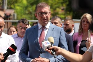 Mickoski: Vendosja e tabelave në Bllacë, pjesë e planit për destabilizim