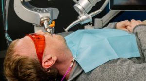 Moment historik: Roboti “dentist” kryen procedurën e parë te një pacient