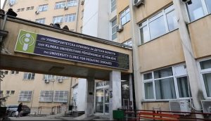 “Nuk e pranuan në Spital, sot po e përcjell tek Zoti” – thotë Vullnet Sulisi nga Shkupi, babai i fëmijës së ndjerë